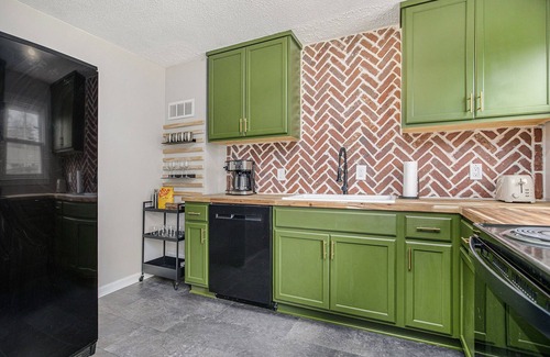 Mission House | Unique Renovated 2 bedroom home