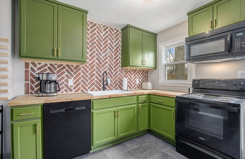 Mission House | Unique Renovated 2 bedroom home
