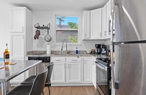 Phoenix Hill Apartment | Unique Retreat Two 1BR Shipping Container Units