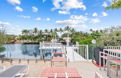 Deerfield Beach Apartment | Unique Retreat - Unit E: Rustic 3rd-floor Hideaway