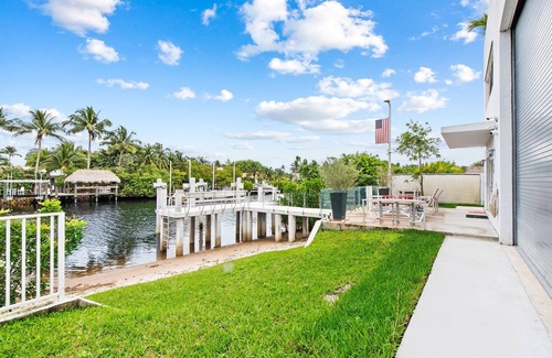 Deerfield Beach Apartment | Unique Retreat - Unit E: Rustic 3rd-floor Hideaway
