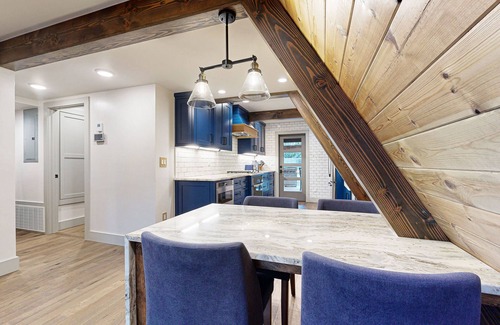 Kingsland Cottage | Unique retreat with pickleball, cornhole, decks, grill, fireplace, AC, & W/D