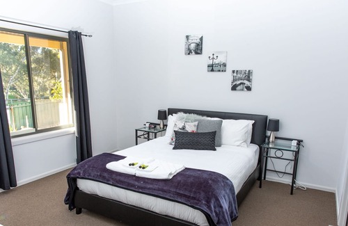 Gawler South House | Unique Riverview Cottage-Modern 3 bedroom