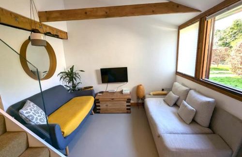 Merston House | Unique & Rural Child Friendly Annexe with Large Gardens, Games & Tennis Court - Chichester Holiday Properties