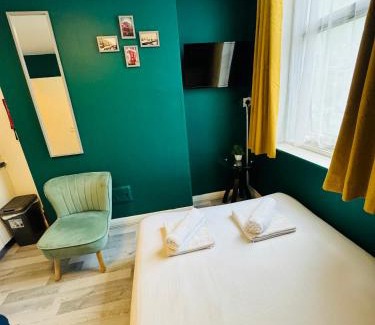 Elephant and Castle Apartment | Unique Studio Flat in City 1110
