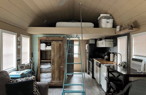 Bristol House | Unique tiny home just minutes from Bristol Motor Speedway