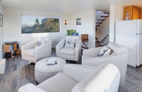 North Bend House | Unique Tower house with breathtaking views, private hot tub & cold plunge