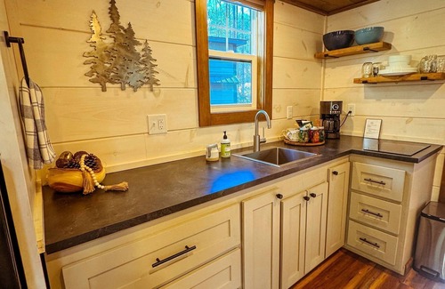 Old Fort Cabin | Unique & tranquil getaway Next to Pisgah National Forest perfect place to relax