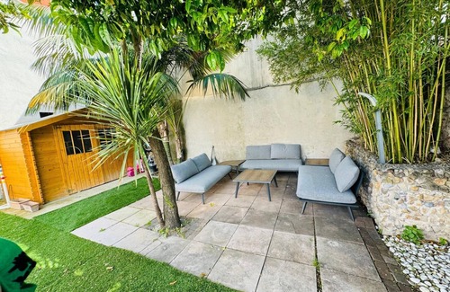 Antibes City Centre House | Unique : Villa au Coeur du Vieil Antibes Avec Piscine!