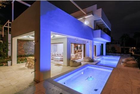 Playacar Fase I House | Unique villa in Playacar- block from the beach