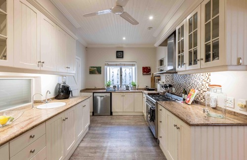 Bishopscourt House | Unique Villa with pool and tennis court