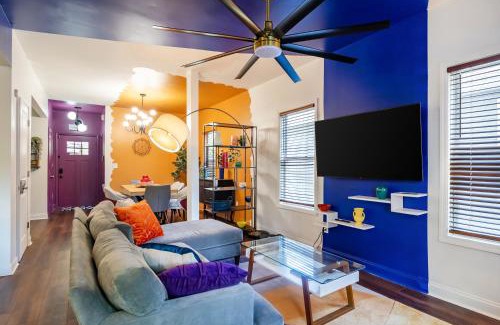 Atlanta House | Unique Vivid Modern Home Near DT ATL & Metro Access