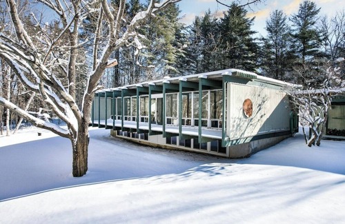 Waitsfield House | Unique Waitsfield house, minutes to the slopes and dog friendly!