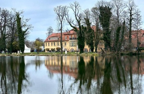 Oberhavel Boat Rental | Unique Water Stay Tiny Hausboot für 2 Personen