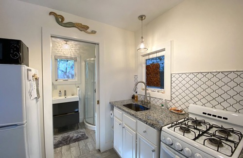 Old Village Cottage | Unique Zen Tiny House 2 mi to Beach ~ Free Bikes! Minutes to Historic Charleston