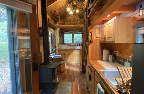 Weaverville Cabin | Uniquely crafted Tiny-cabin retreat with Hot Tub and Sauna