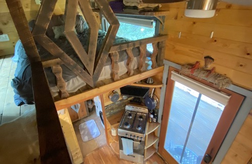 Weaverville Cabin | Uniquely crafted Tiny-cabin retreat with Hot Tub and Sauna