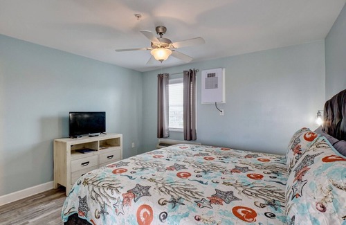Surf City Hotel | Unit 001 at Tiffany's Motel