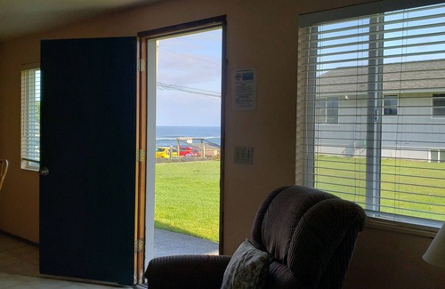 Gleneden Beach Apartment | Unit 10 - "Captains Quarters" - Comfortable, accessible, views & pet friendly!
