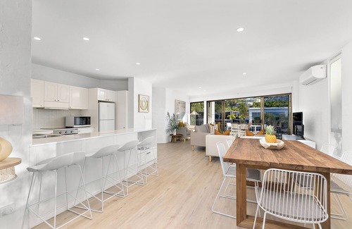 Noosa Heads Apartment | Unit 2 - 7 Noosa Parade - Riverfront