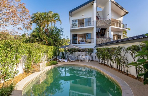 Noosa Heads Apartment | Unit 2 - 7 Noosa Parade - Riverfront