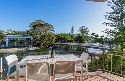 Noosa Heads Apartment | Unit 2 - 7 Noosa Parade - Riverfront