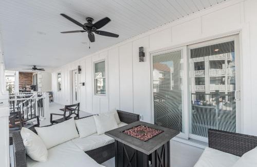 Ventnor City House | Unit 2 Beach block Sleeps 20 Ocean Views