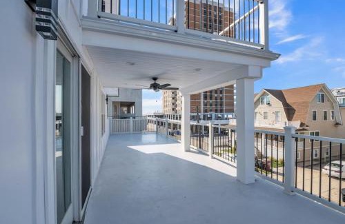 Ventnor City House | Unit 2 Beach block Sleeps 20 Ocean Views
