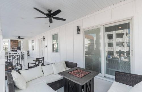 Ventnor City House | Unit 2 Beach block Sleeps 20 Ocean Views