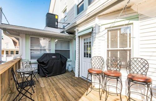 Ventnor City House | Unit 2 Beach block Sleeps 20 Ocean Views