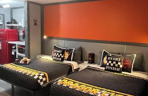 Maryville Bed & Breakfast | Unit #2 Gravity Cavity - Dragon Depot at the Dragon Tail