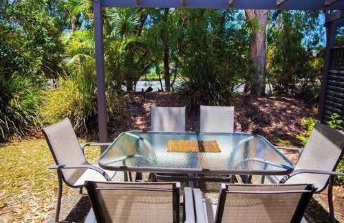 Noosaville Villa | Unit 21 - 2 Bedroom Villa in Tropical Resort in Noosaville