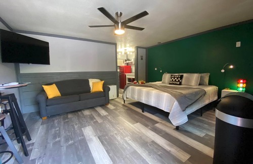 Maryville Bed & Breakfast | Unit #3 Parson’s Branch - Dragon Depot at Dragon City