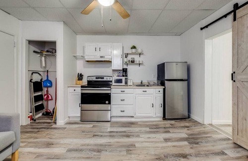 St. Leonard's Tract Apartment | Unit 4 · Stylish 1BR Apt Under 1 Minute to Beach