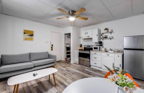 St. Leonard's Tract Apartment | Unit 4 · Stylish 1BR Apt Under 1 Minute to Beach