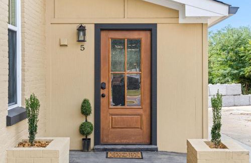 Clarksville House | Unit #5 638 Madison St