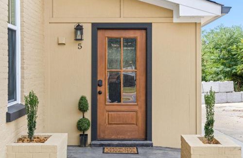 Clarksville House | Unit #5 638 Madison St