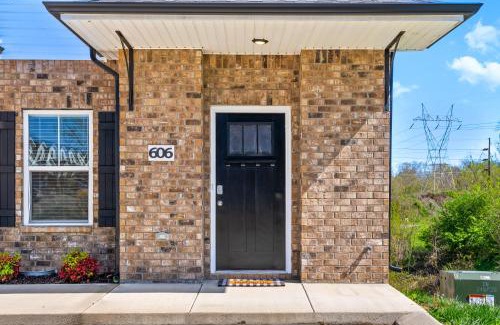 Clarksville House | Unit 606 - 1625 Golf Club Ln