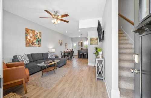 Clarksville House | Unit 606 - 1625 Golf Club Ln