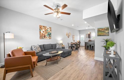 Clarksville House | Unit 606 - 1625 Golf Club Ln