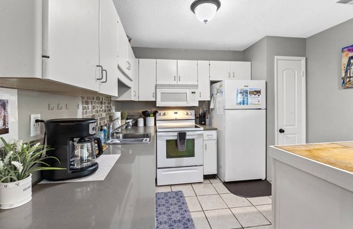 Chattanooga Condo | Unit A - Ground Floor River Front Vacation Condo. Mountain Views/Water Access!
