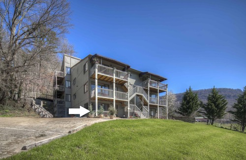 Chattanooga Condo | Unit A - Ground Floor River Front Vacation Condo. Mountain Views/Water Access!