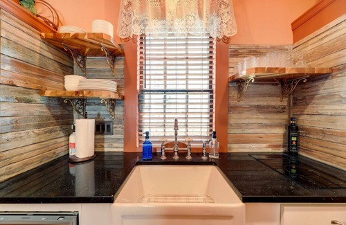 New Bern House | Unit B | Victorian Vacation Rental In Downtown!