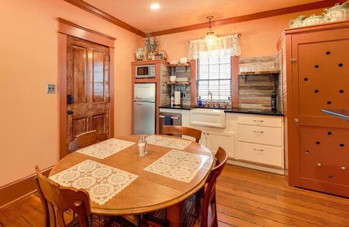 New Bern House | Unit B | Victorian Vacation Rental In Downtown!