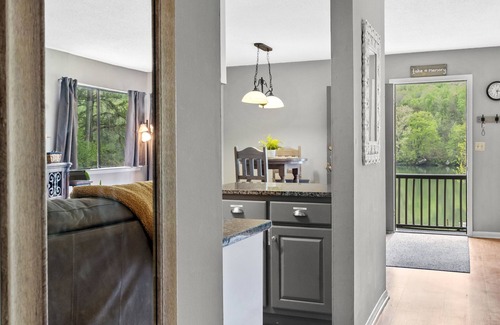 Chattanooga Condo | Unit C 10 Mins to Downtown! River Front Vacation W/Water Access