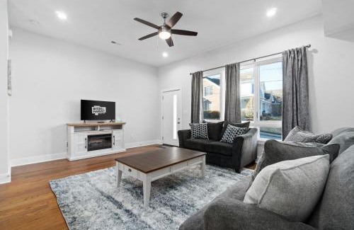 Clarksville House | Unit #C 527 N 1st St