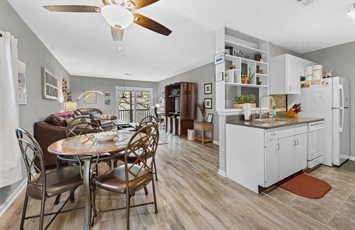 Chattanooga Condo | Unit I - River/Mountain View Condo! Water/Dock Access, Free Kayaks/Paddle Boards