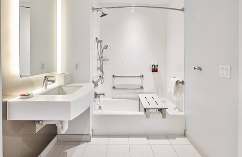 Florida Central Atlantic Coast Hotel | Universal's Terra Luna Resort