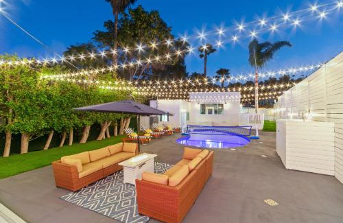Studio City Bed & Breakfast | Universal Studios Villa with Pool & Guesthouse