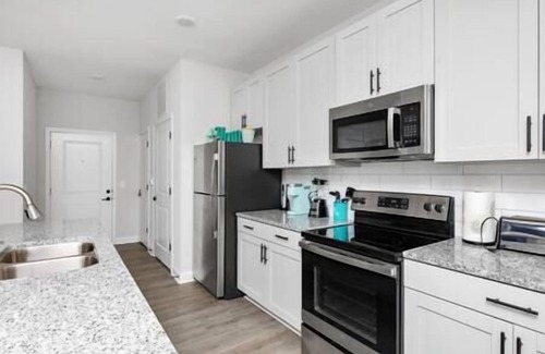 Charlotte Apartment | University District Apt with Easy Access to Bars and Grocery